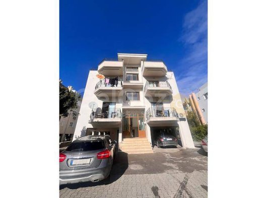 Turk Kocanli. Girne Merkezde Komple Bina: Tüm Kafelere ve Süpermarketlere Yakın, 5 Geniş Daireden Oluşan Bir Bloğa Sahip Olmak İçin Harika Bir Fırsat.