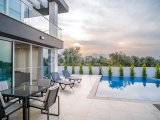 Doğayla Çevrili, Dağ Manzaralı, Yüzme Havuzlu 4 Yatak Odalı Villa