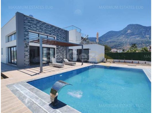 Denize 1 Dakika Uzaklıkta, Çatı Terası ve Birinci Sınıf Özelliklere Sahip Modern 4+1 Villa