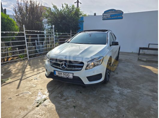 MERCEDES GLA 180 AMG