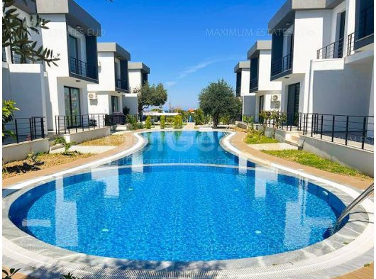 Havuz Erişimli Deniz Kenarı Kompleksinde 3+1 Mobilyalı Villa