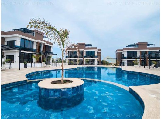 Lüks Mobilyalı 2+1 Daire, Özel Bahçeli 160 Metre - Denize Sadece 400 Metre Uzaklıkta. 5-Yildiz Otellere ve Kumarhaneye Yakın