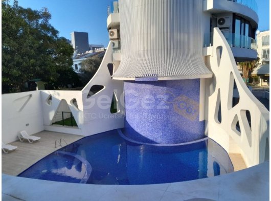 Girne merkezde Havuzlu site içinde kiralık full eşyalı 1+1 daire