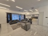 Girne merkezde Müstakil Havuzlu ve ortak Havuzlu kiralık full eşyalı 3+1 lux daire