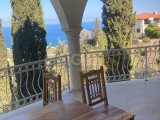Girne kayalar mevkinde Satılık full eşyalı Müstakil Havuzlu 4+1 villa