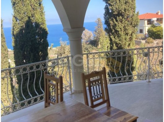 Girne kayalar mevkinde Satılık full eşyalı Müstakil Havuzlu 4+1 villa