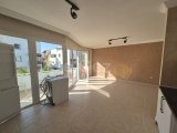 Girne Merkezde Havuzlu site içinde satılık 1+1 daire