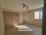 Girne Merkezde Havuzlu site içinde satılık 1+1 daire