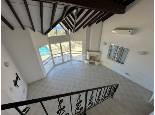 GIRNE ÇATALKOY' DE DOGAYLA ICICE SATILIK 4+1 HAVUZLU MUSTAKIL VILLA