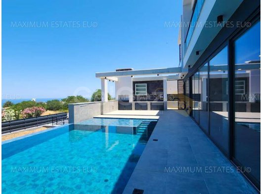 Özel Havuzlu ve Deniz Manzaralı Lüks 4+1 Villa