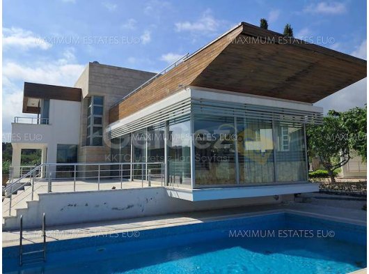 Satılık Lüks Villa | Denize Yakın Birinci Sınıf Konum – Sadece 50 Metre | Özel Havuz