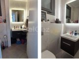 Girne Merkezde 2+1 Penthouse – Şıklık, Konfor ve Güvenlik Her Birinde Özel Banyo (Ensuite) Bulunan İki Yatak Odasına Sahip Modern Bir Penthouse. Konum: Girne Şe