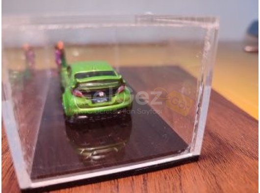 1/64 DİECAST FİGÜRLÜ