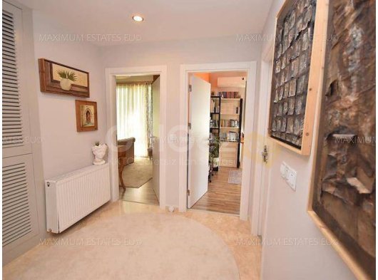 Seçkin Bir Kapalı-Kulüp Sitesinde Zarif Villa