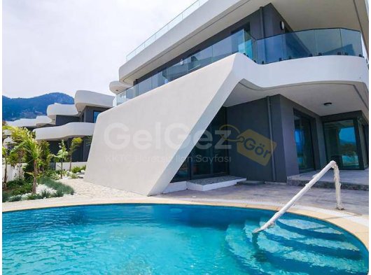 Lapta’da Lüks Sahil Yaşamı – Havuzlu ve Özel Balkonlu Şık Ev