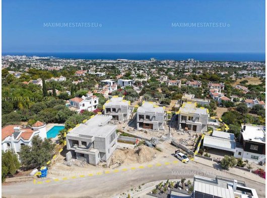 Bellapais’in Prestijli Bölgesinde Eşsiz Deniz ve Dağ Manzaralı Lüks Villa