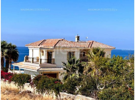 Esentepe’de Deniz Kenarında Lüks Villa