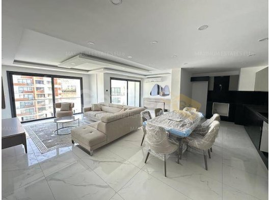 Kyrenia’nın Prestijli Sitesinde Şık 2+1 Daire – 170 m²