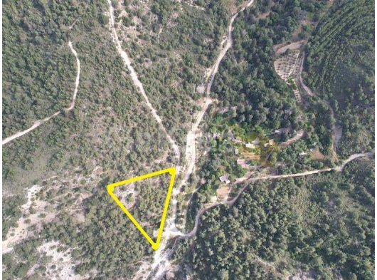 Muhteşem Deniz ve Dağ Manzaralı, Çok Huzurlu ve Özel Bir Konumda Yüksek Arsa. Çevresinde Bulunan Sit Alanı Nedeniyle Imara Kapalıdır. Özel Bir Görüntüleme İçin 