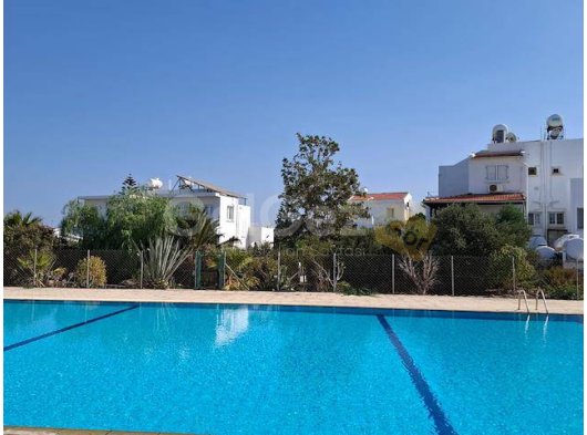 3+3 Sahilde Konfor İle Kıyı Huzurunun Buluştuğu Zarif Bir Yaşam Alanını Keşfedin. Bu Yarı Müstakil Ev, Üç Yatak Odası ve Üç Oturma Odasıyla Deniz Kenarında, Sad