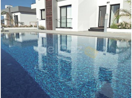 Kasım Teslimatı! Modern 2+1 Ayrı Bungalov – Ortak Havuz & Özel Çatı Terası – 5★ Otellere ve Mare Monte & Camelot Plajlarına Yürüme Mesafesinde