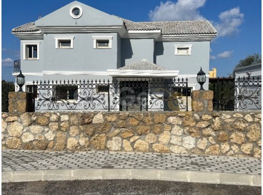 Girne Bellapais’te ultra lüks satılık villa