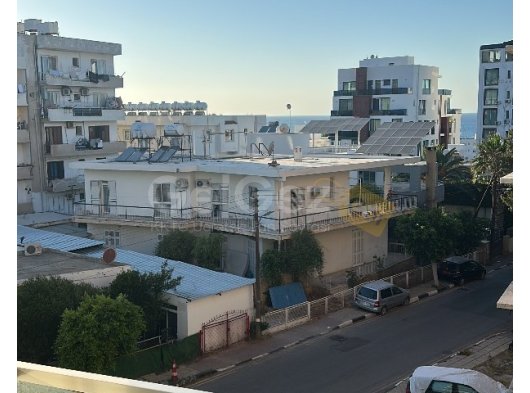 Girne Merkezde Deniz Manzaralı, Eşyalı 2+1 Daire - Satılık