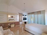 Muhteşem Deniz ve Dağ Manzaralı 5+2 Yatak Odalı Villa – Misafir Evi, Havuz ve Geniş Arsa İle!