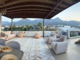 Girne zeytinlik bölgesinde full eşyalı geniş teraslı satılık 2 + 1 daire