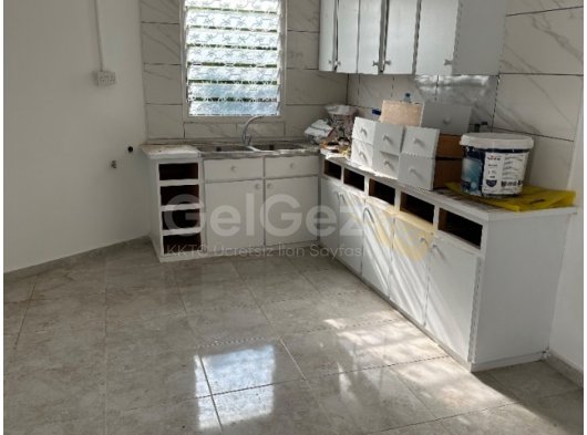 Lefkoşa terminal bölgesi ticari izinli iki katlı bahçeli ev satılık