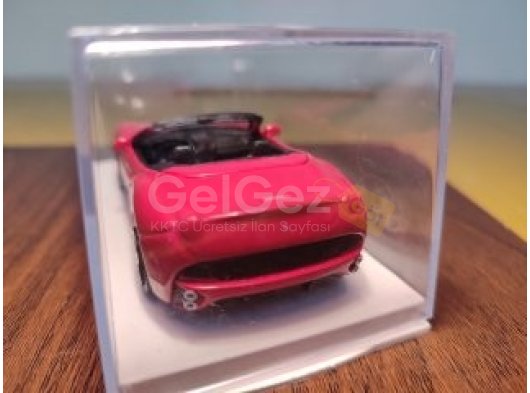 1/43 BURAGO FERRARİ CALİFORNİA CONVERTİBLE