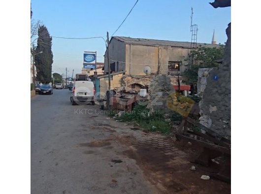 Girne/Çamlıbel'de merkezi konumda, ticari ve konut amaçlı imarlı arsa.