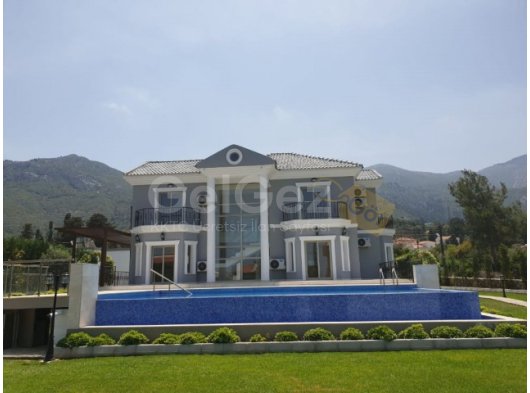 GİRNE'DE SATILIK 3+1 HAVUZLU VİLLA