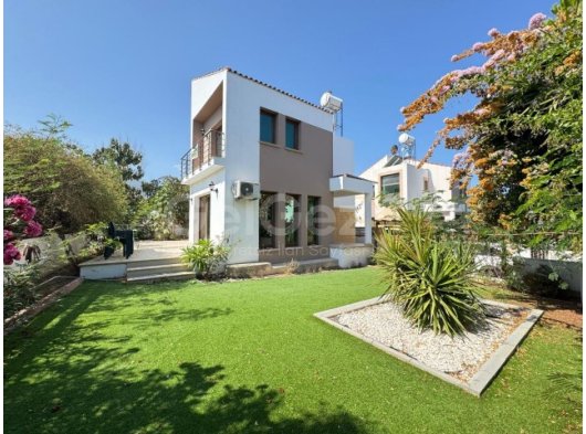 Çatalköyde Denize Yürüme Mesafesinde Yenilenmiş, Full Eşyalı Satılık 3+1 Villa