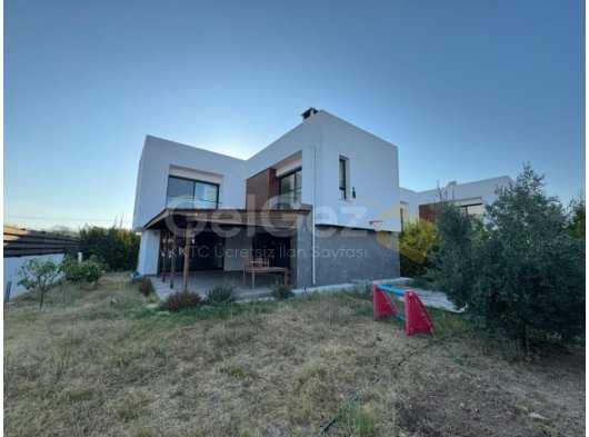 Girne Çatalköy'de Denize Yürüme Mesafesinde Satılık 4+1 Villa