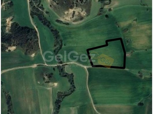 YENİERENKÖY'DE İMAR'A KAPALI SATILIK TARLA