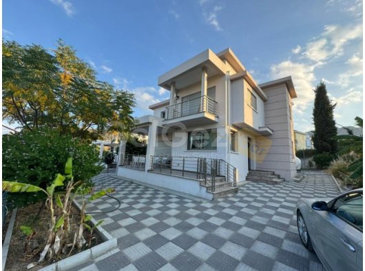 Girne Yeşiltepe,de Ortak Havuzlu Geniş Bahçeli 2+1 Loft Villa