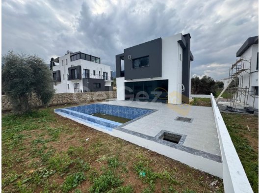 Girne Çatalköy'de Türk Koçanlı Satılık 3+1 Villa