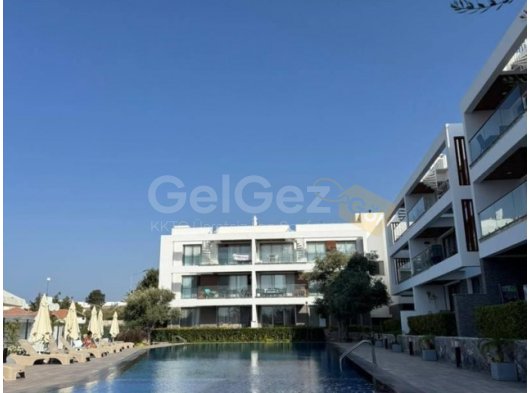 Girne Alsancak’ta Lüks Site İçerisinde Bahçeli, Krediye Uygun, Full Eşyalı Satılık 2+1 Daire