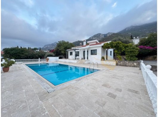 Girne Bellapais Manastırına Yakın Özel Havuzlu, Full Eşyalı 2+1 Villa
