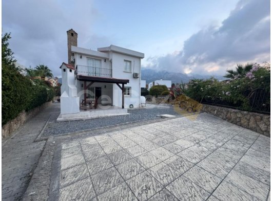 Girne Bellapais'te Full Eşyalı, Dağ Ve Deniz Manzaralı Kiralık 3+1 Villa
