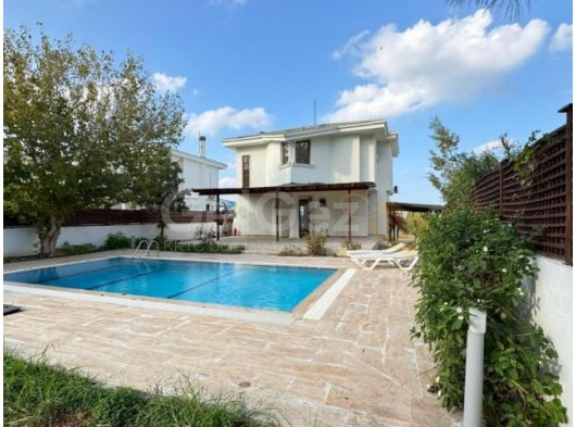 Girne Bellapais'te Havuz'lu Eşyasız Kiralık 3+1 Villa