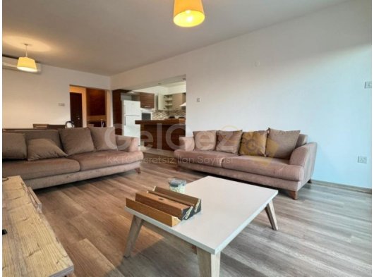 Girne Merkez'de Jeneratörlü, 7/24 Güvenlikli Sitede Kiralık 3+1 Daire