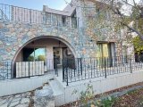 Girne Çatalköy'de Dağ Ve Deniz Manzaralı, Şömineli Satılık & Kiralık 5+2 Villa
