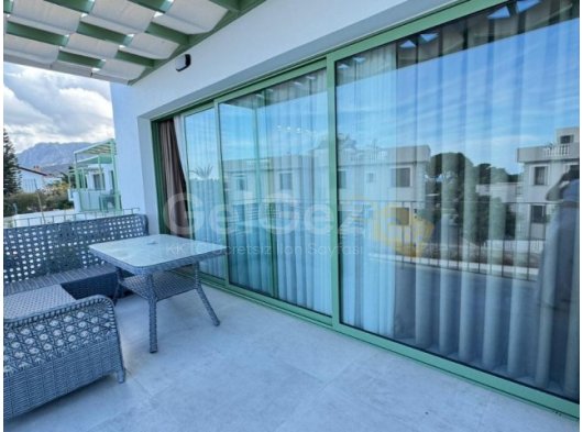 Girne Lapta'da Özel Plaj Ulaşımına Sahip Full Eşyalı Kiralık 2+1 Daire