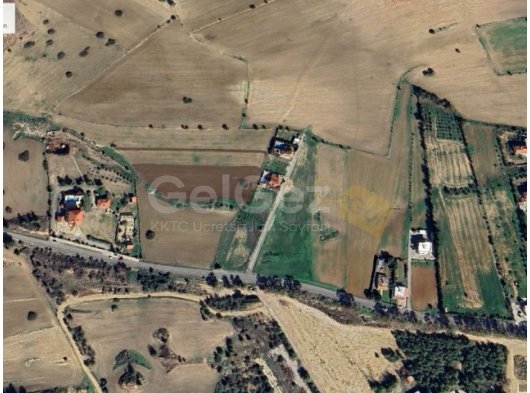 KÖMÜRCÜ'DE SATILIK İMAR'A KAPALI TARLA