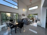 Girne Yeşiltepe,de Ortak Havuzlu Geniş Bahçeli 2+1 Loft Villa