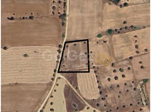 GEÇİTKALE'DE SATILIK ARAZİ