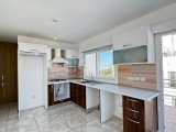 Girne Merkez'de Yeni Belediye Yakını, Teraslı Satılık 2+1 Penthouse
