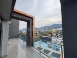 Girne Merkez'de Dağ ve Deniz Manzaralı , Full Eşyalı 200 m2 3+1 Dubleks Daire